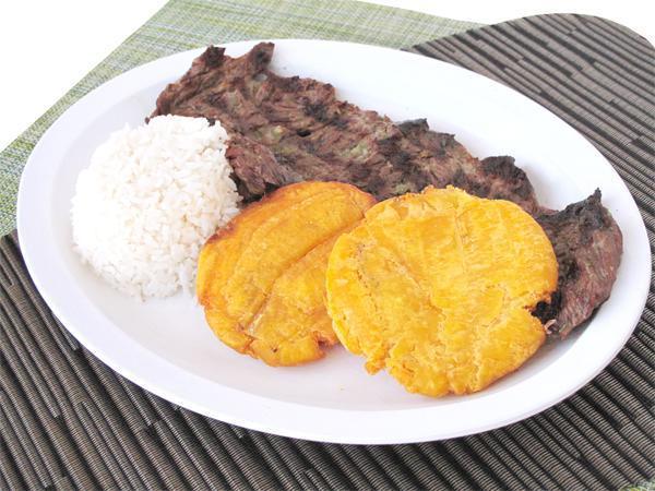 Carne a la Parilla · Grilled steak with 2 sides