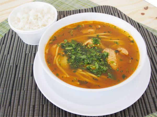Sopa de Pollo con Arroz Blanco · Chicken soup with white rice
