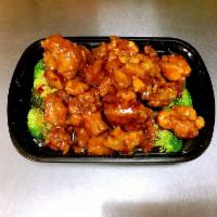 S02. General Tso's Chicken左宗鸡 · Chunks of chicken sautéed with fresh garlic and special sauce. Hot and spicy.🌶️