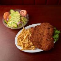 Milanesa de Pollo · Con papá y ensalada, with  French fries and salad