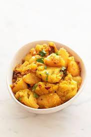 Aaloo-Gobhi Masala (v) · Vegetarian. Fresh cauliflower & red skin potatoes cooked with onions, bell peppers, and sele...
