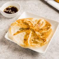 Pan Fried Gyoza Dumplings 煎鸡肉饺子 · 7 pcs