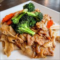 Pad See Ew · Wild rice noodles, broccoli, carrots, egg, and garlic.