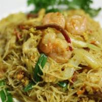 Singapore Mei Fun · Rice noodle shrimp, pork, chicken, and vegetable with spicy curry