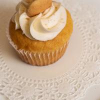 Banana Pudding Cupcake · Moist banana cake topped with buttercream frosting and a vanilla wafer.