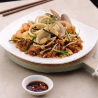 (N9) Penang Seafood Char Kway Teow (槟城海鲜炒粿条) · 