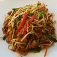 (N18) Belancan Fried Vermicelli w/Minced Chicken 马来栈鸡粒炒米 · Cooked in oil, thin noodle.