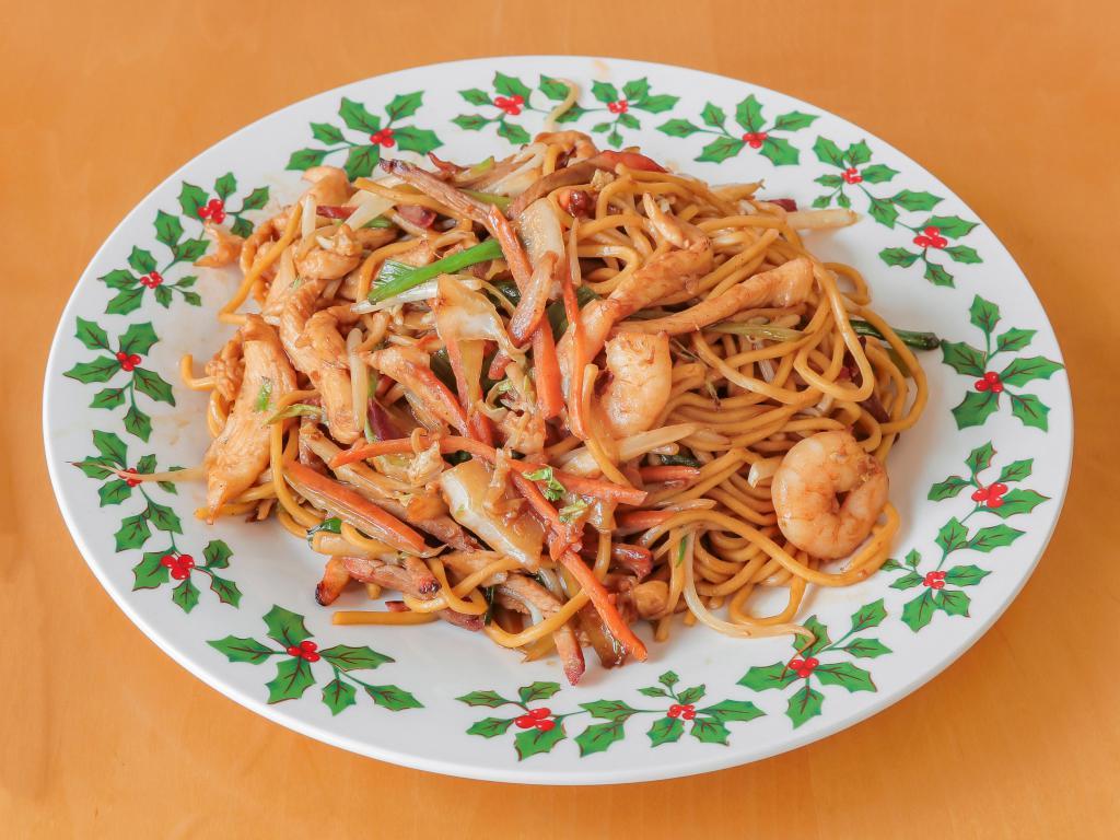 62. House Special Lo Mein · Served with soft noodles.