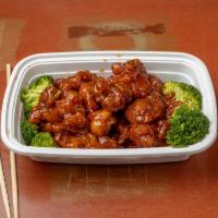 S10. General Tso's Chicken · Chunks of chicken deep-fried crispy then sauteed in special Hunan sauce on a bed of broccoli...