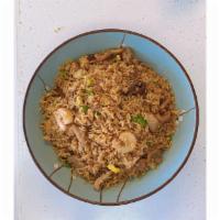 F6. Combination  Fried Rice · Fried rice with chicken beef shrimp onions egg mix together.Large Size