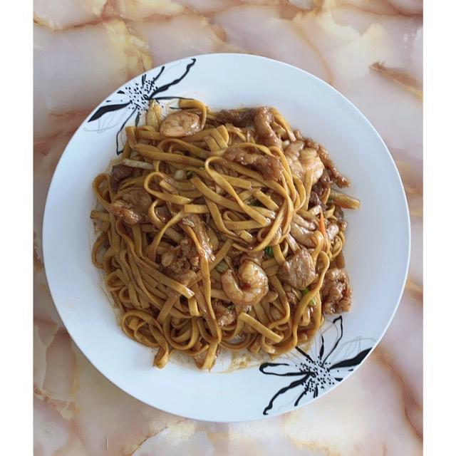 M6. Combination  Lo Mein(Noodle) · shrimp beef chicken with cabbage carrots onions mix together with soft noodles homemade sauce.Large Size