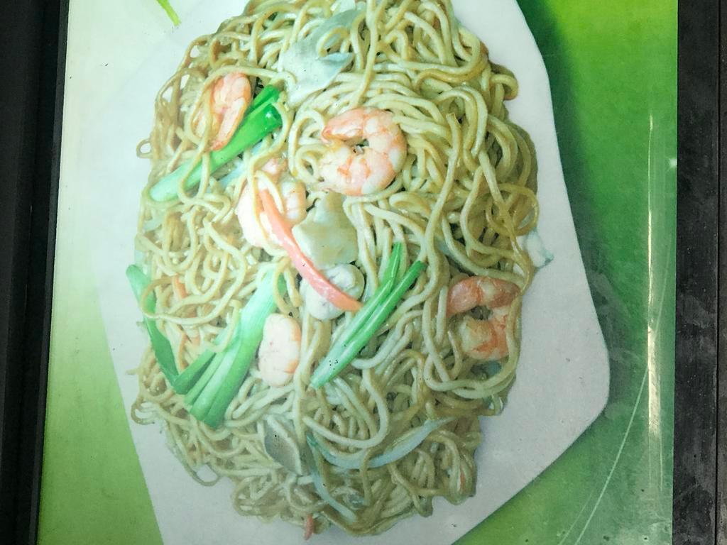 C5. Shrimp Lo Mein Combo Plate · Served with roast pork fried rice and egg roll.