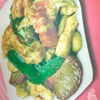 S13. Happy Family · Lobster meat, shrimp, beef, roast pork, chicken and vegetable. With white rice.