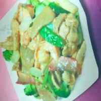 S19. Four Seasons · Chicken, shrimp, beef, roast pork and mixed vegetable. With white rice.