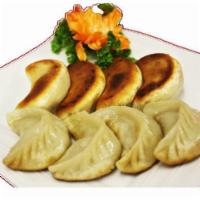 Fried Dumpling (6)pcs 煎饺/锅贴 · Pork, chives&shrimp