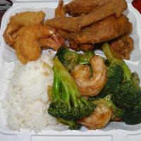 2 Chicken Wings And 6 Baby Shrimp With Shrimp Broccoli · served with white rice