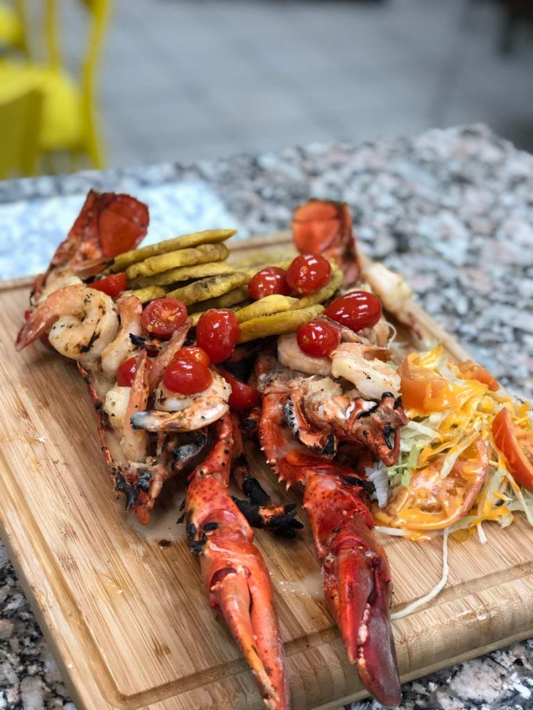 Langosta a la Parrilla · Grilled lobster.