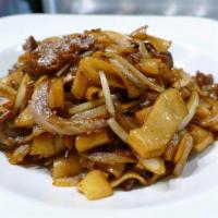 E11.Flat noodles tossed with beef and light brown sauce 干炒牛河 · 