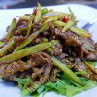 F1 Beef shredded tossed with spicy green peppers 家乡富贵小炒 · hot & spicy