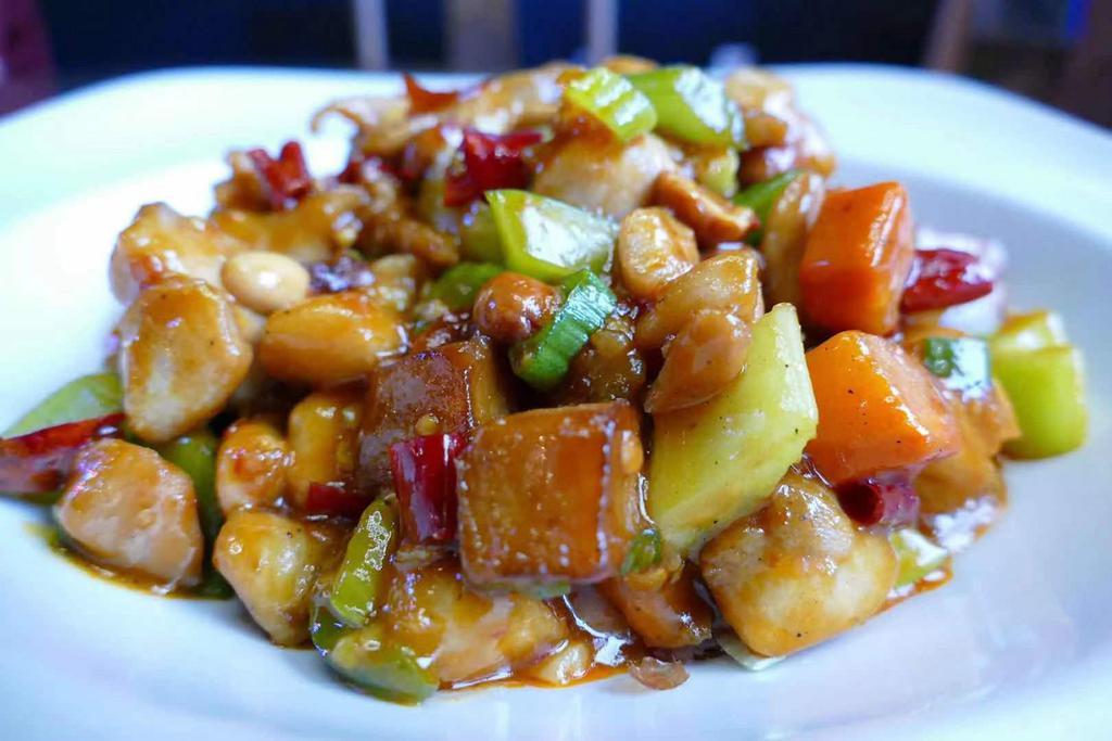F14.Kung pao chicken (spicy)宫保鸡丁 · hot & spicy