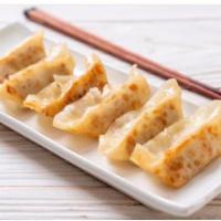 Pan Fried Dumplings 鸡肉煎饺 · 7 pieces.