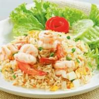 Fried rice Shrimp · Fried rice, shrimp, green been ,cucumber,tomatoes, salad