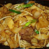 Fried Rice Noodle with Beef (Dry) 干炒牛河 · 