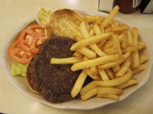 Hamburger Deluxe w/Fries · Beef Burger with lettuce and tomato