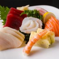 Mizu Sashimi Entree · Seventeen pieces of sashimi of special assortment. Served with soup or salad. 
