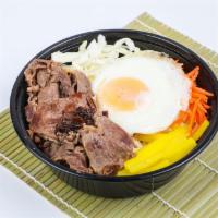 R4 肥牛盖饭 Beef Rice Bowl · served w/ hot pot beef,sliced cabbage, carrot, egg, korean radish, white rice