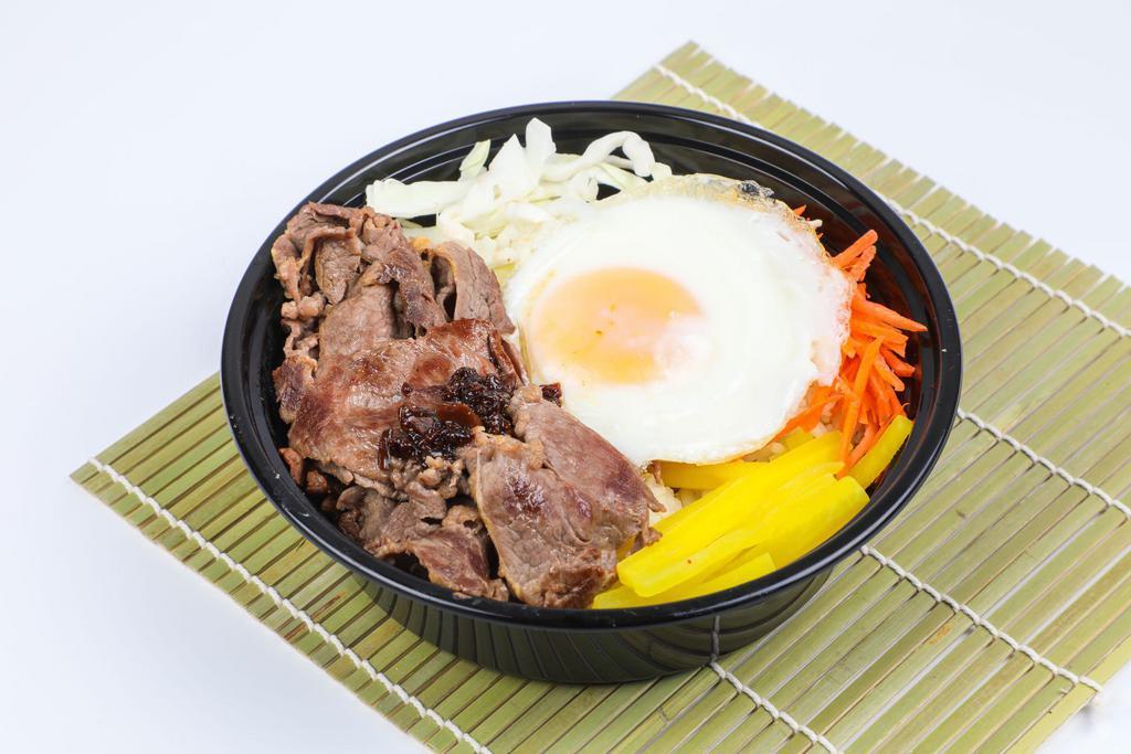 R4 肥牛盖饭 Beef Rice Bowl · served w/ hot pot beef,sliced cabbage, carrot, egg, korean radish, white rice