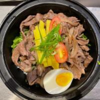 R7 韩式牛肉饭 Bulgogi Rice Bowl · Traditional Korean meat dish made by marinating beef in seasoning and adding vegetables.