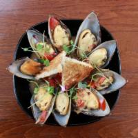 Pacific Drunken Mussels  · 1/2 shell green mussels, garlic and mushrooms in modelo especial sauce.