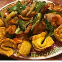 S6. Subgum Wonton · Lobster, jumbo shrimp, chicken, roast pork and mixed vegetable with fried wonton on the side...