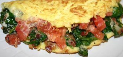 BACON & CHEESE OMELETTE · TRY OUR TRAP SIZED OMELETTES!
4 EGG OMELETTES MADE YOUR WAY
WITH TOTS INCLUDED