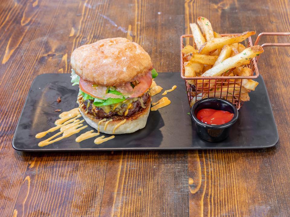 Beef Burger · Dry aged beef, lettuce, tomato, special sauce and pickles on side