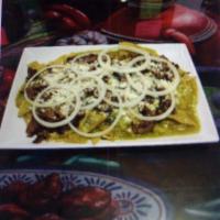 Chilaquiles · Tortillas fritas con opccion de salsa verde o roja y con opccion de carne y dos juevos estre...