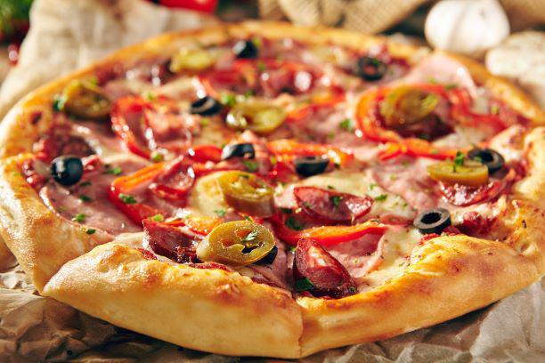 El Diablo Pizza · Pepperoni, hot giardiniera, jalapeno and green chile.
*Thin Crust Not Available in Kid Size*