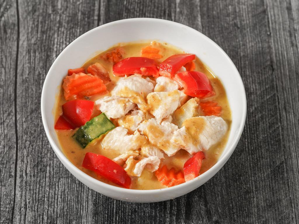 Chicken yellow curry 24oz · Mild Yellow curry, with chicken,  potatoes,  carrot, zukini ,bell pepper and comes with rice 