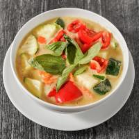 Chicken green curry 24oz · Spicy curry with chicken, carrots, bell pepper,zukini and basil 
Served with steam rice