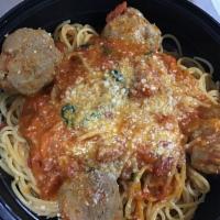 Spaghetti con Polpettie di Carne · Spaghetti with meatballs and tomato sauce.