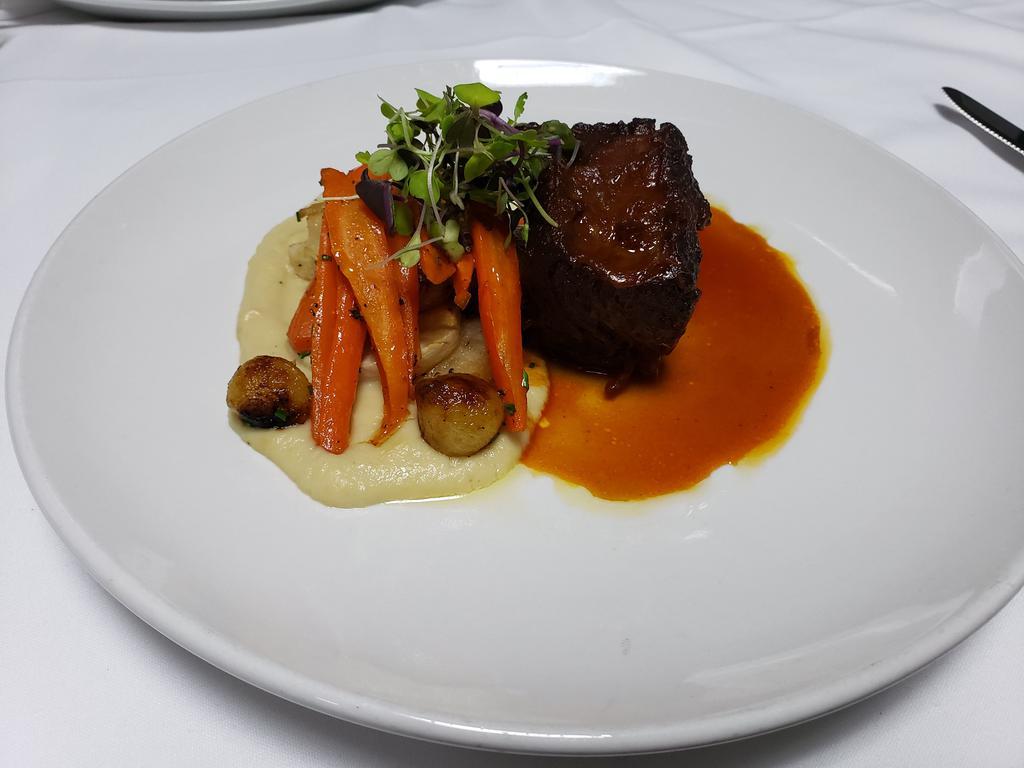 Short Rib · Braised short rib served with mashed potatoes and baby carrotas.