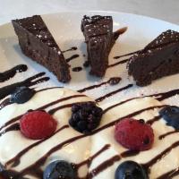 Torta di Cioccolato · Chocolate cake served with vanilla ice cream.