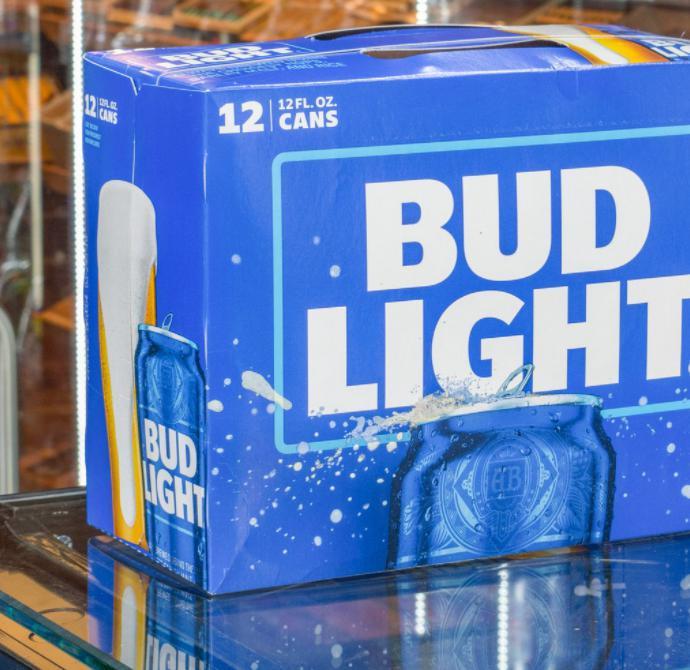 8. 18 Pack of Canned Budlight  · Must be 21 to purchase. 12 oz. 