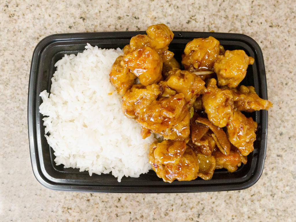S8. Orange Chicken Chef's Special · Chunks of chicken sauteed in special brown sauce with orange peels. Hot and spicy.