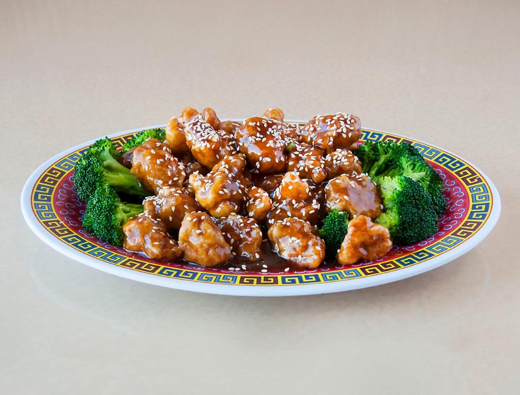 H3. Sesame Chicken · Chicken chunks garnish with fresh broccoli with sesame seeds sprinkled on top.
