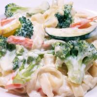 Vegetarian Alfredo (V) · Broccoli, carrots, ＆ zucchini squash tossed in a creamy alfredo sauce served over fettuccine