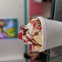 Banana Royal  · 2 scoops of ice cream with a sliced banana, whipped cream, strawberry sauce, choclotate sauc...