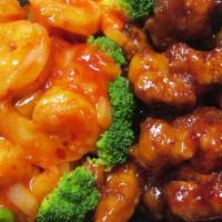 S21. Dragon Phoenix   龙凤配 · One side is general tso chicken. The other side is shrimp broccoli. With white rice.