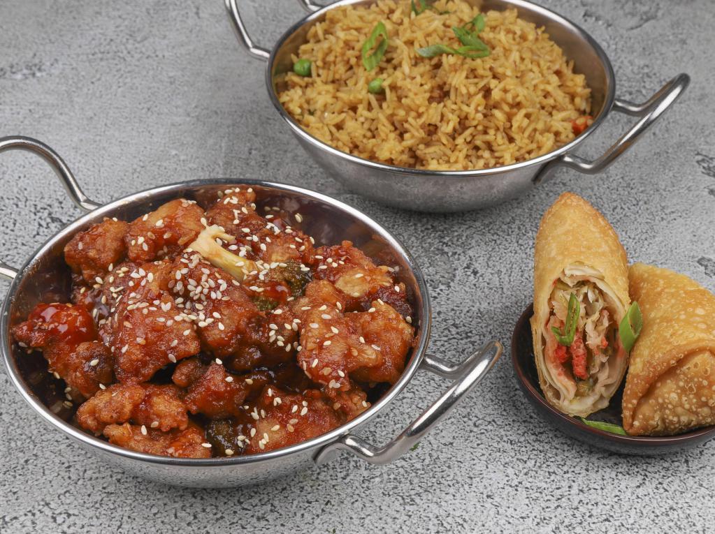 C8. Sesame Chicken Combo Special   芝麻鸡combo · Served with egg roll and your choice of rice. Hot and spicy.